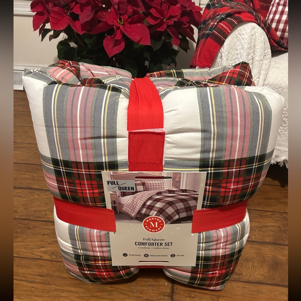 Martha Stewart Christmas plaid Full/ Queen comforter set